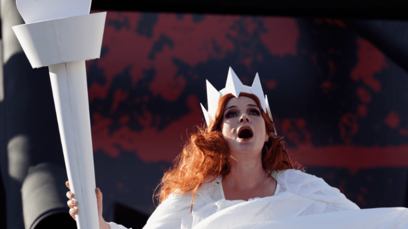 Actor playing Lady Macbeth