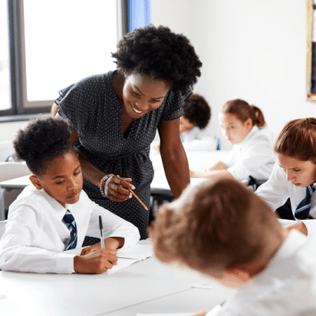 Teacher in classroom teaching subordinating conjunctions