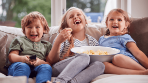 Children watching TV, representing the benefits of reading subtitles