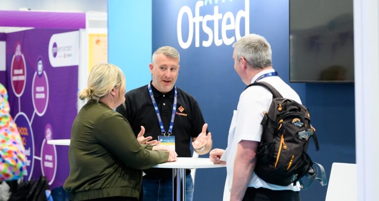 Teachers talking with an exhibitor at SAASHOW